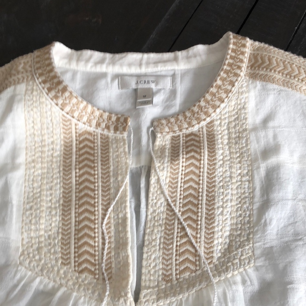 Embroidered neck long sleeve cotton top